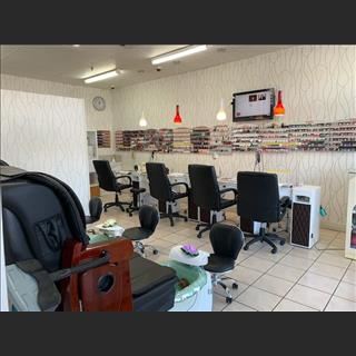 Cần sang gấp nail salon ở Northcote plaza đã hoạt động hơn 8 năm